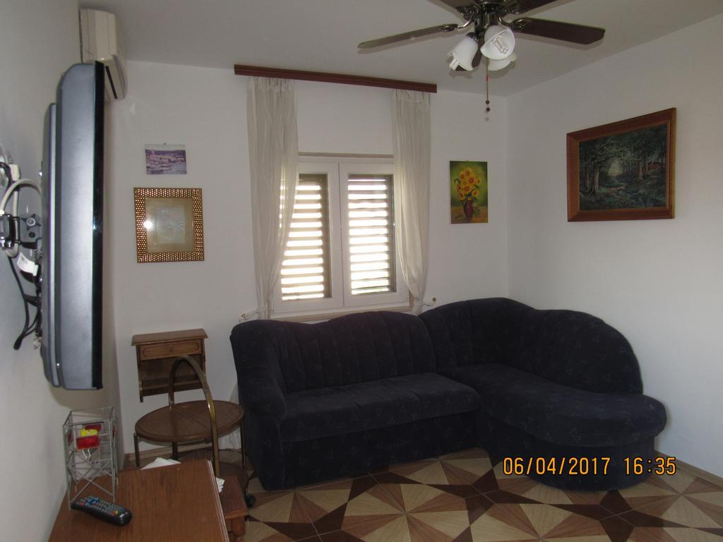 Guest House Vanessa Supetar Exterior foto